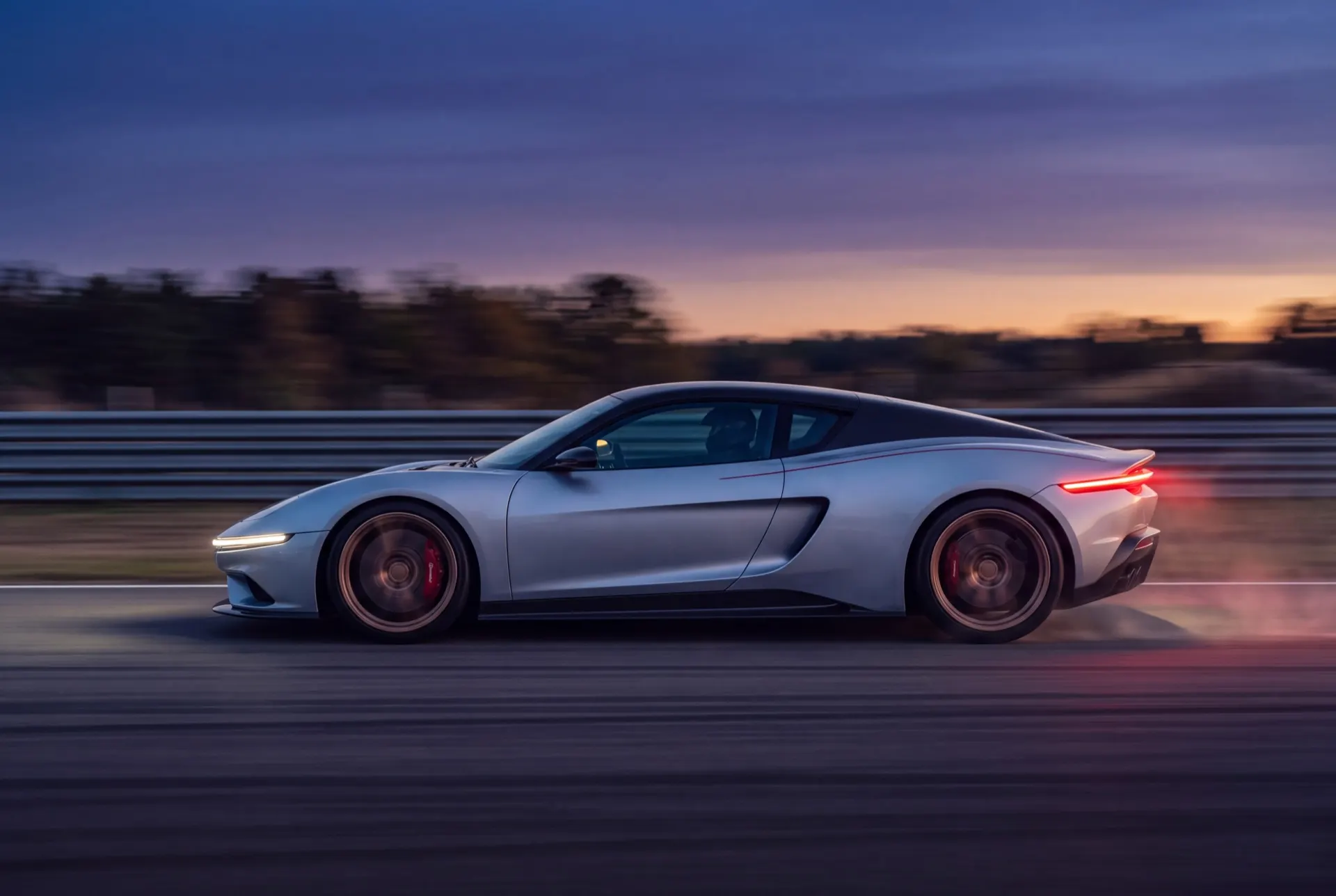 GT4 R at speed